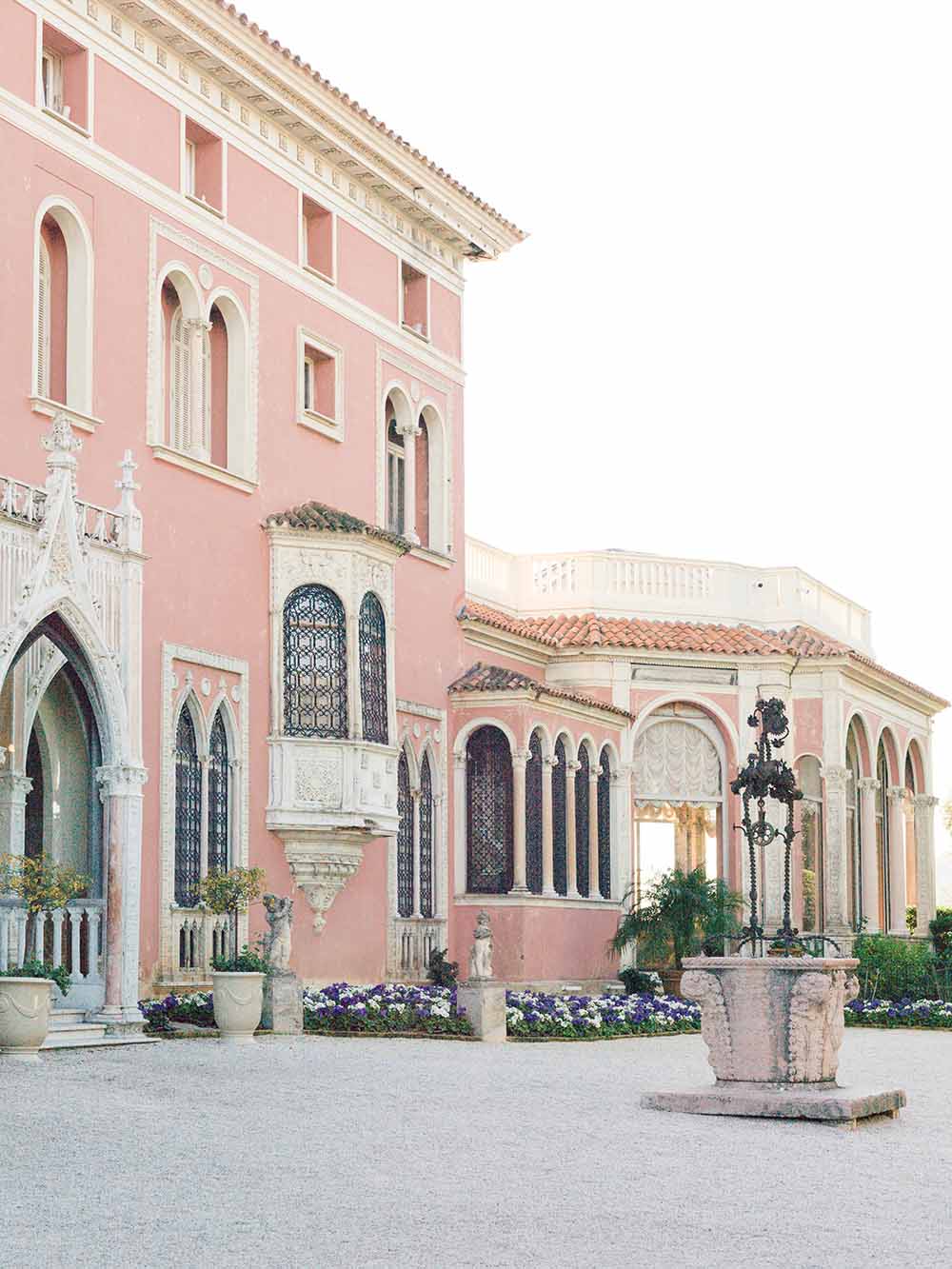 Pink courtyard façade and entrance of Villa Ephrussi de Rothschild